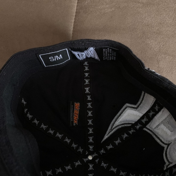 Tapout Flexfit Flat Brim Cap - Picture 3 of 3